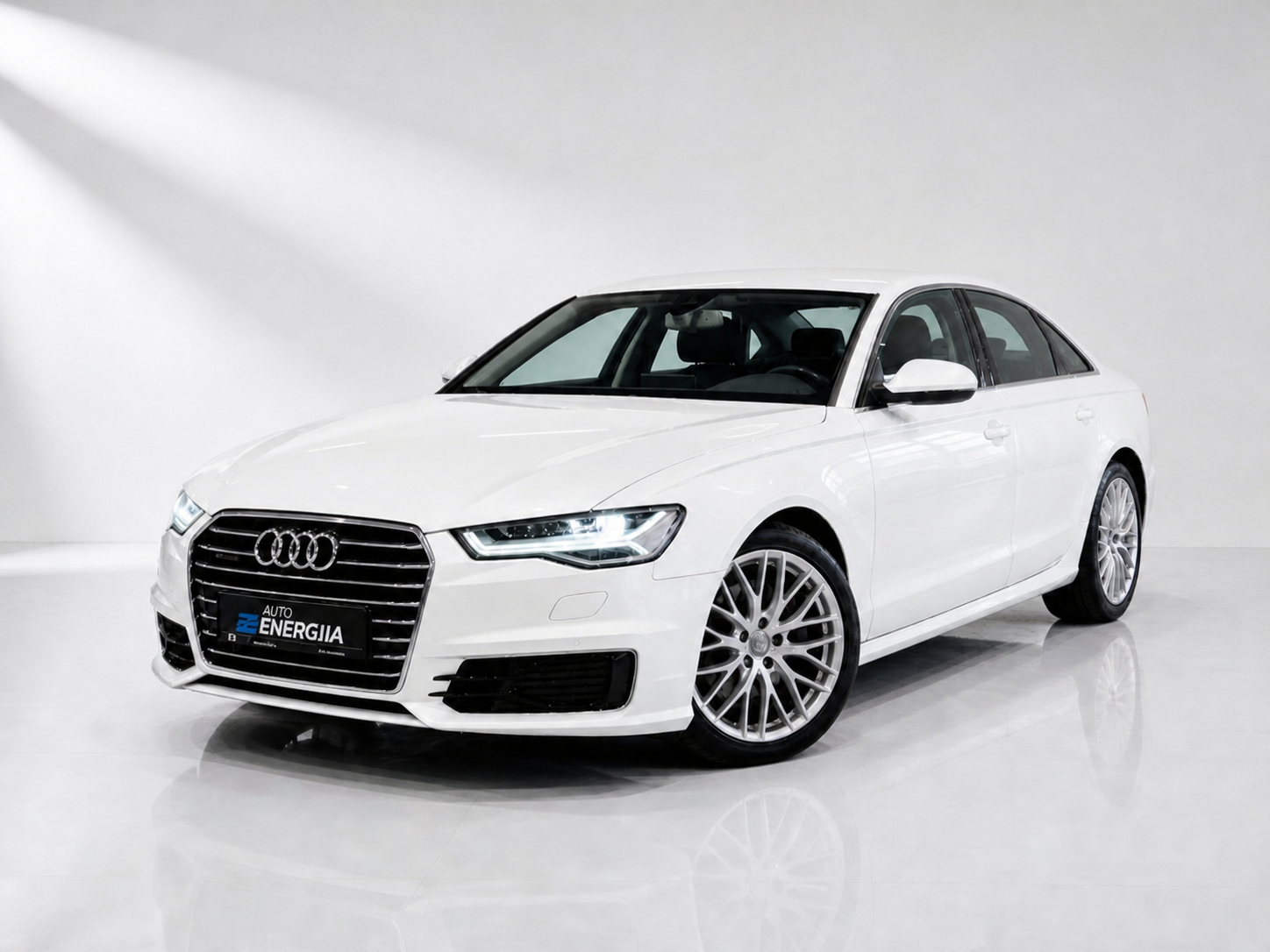 Audi A6 White Nr. ser: 2016